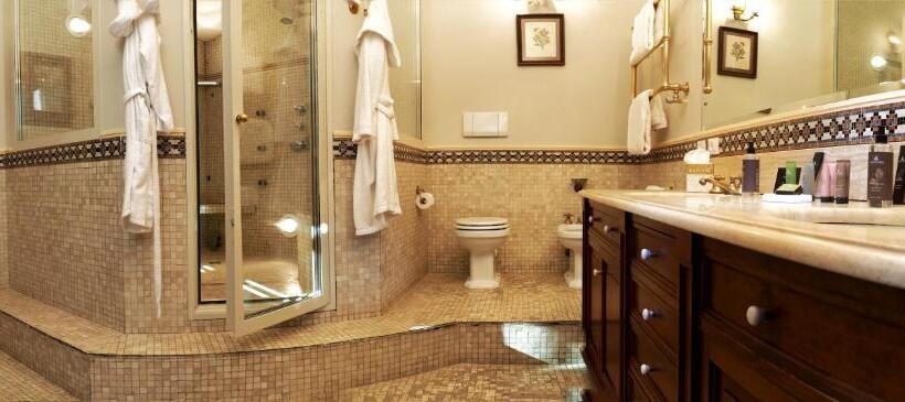 اتاق سوپریور, Aqa Palace