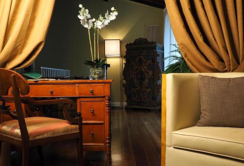 سوئیت جونیور با تراس, Aqa Palace