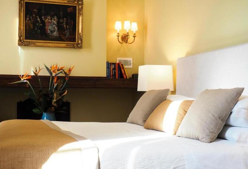 سوئیت جونیور با تراس, Aqa Palace