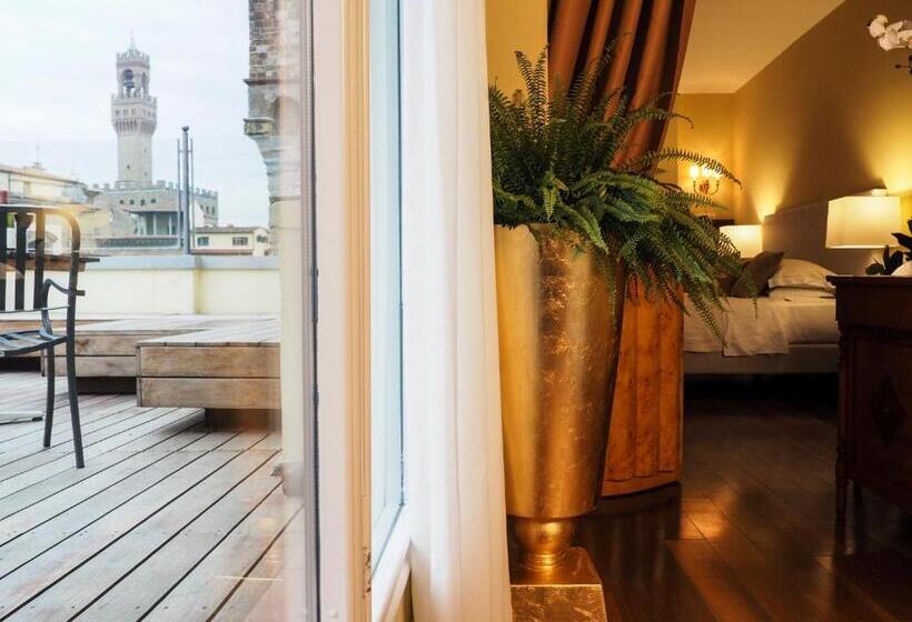 سوئیت جونیور با تراس, Aqa Palace