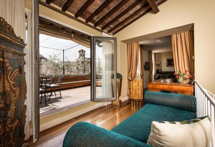 سوئیت جونیور با تراس, Aqa Palace