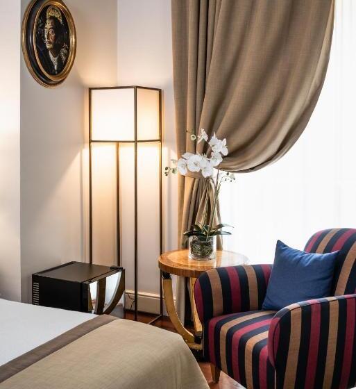 اتاق سوپریور, Aqa Palace