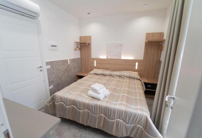Superior Room, Hg Boutique Toledo, Napoli Centro, By Clapa Group