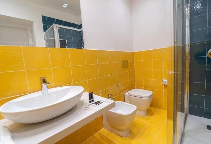 سوییت جونیور, Hg Boutique Toledo, Napoli Centro, By Clapa Group
