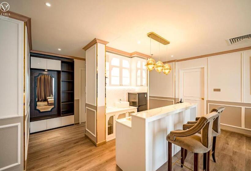 سوئیت کلاب, La Vela Saigon