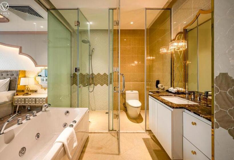 سوئیت کلاب, La Vela Saigon