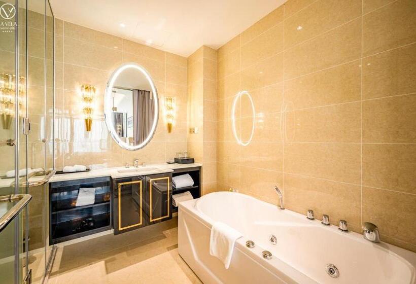 سوئیت کلاب, La Vela Saigon