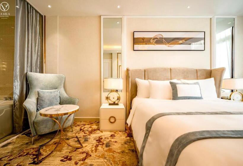 سوئیت کلاب, La Vela Saigon