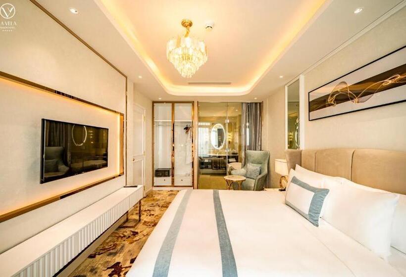 سوئیت کلاب, La Vela Saigon