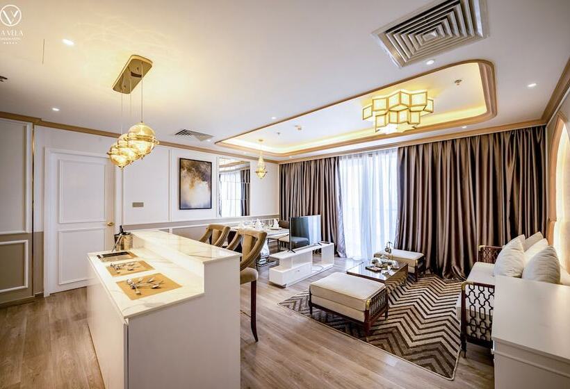 سوئیت کلاب, La Vela Saigon