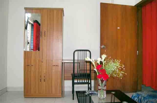 اتاق استاندارد سه نفره, Marry House