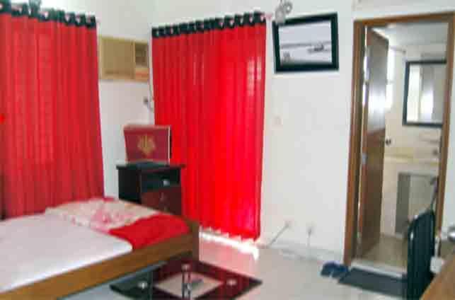 اتاق استاندارد سه نفره, Marry House