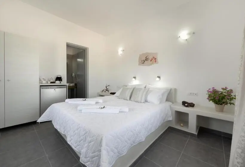 اتاق لوکس با چشم‌انداز دریا, Pancratium Villas & Suites