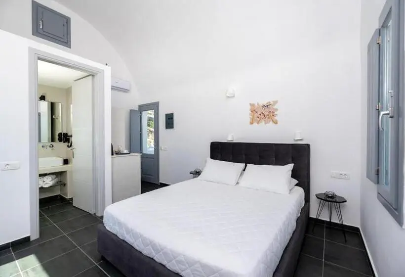اتاق لوکس با بالکن و چشم‌انداز دریا, Pancratium Villas & Suites