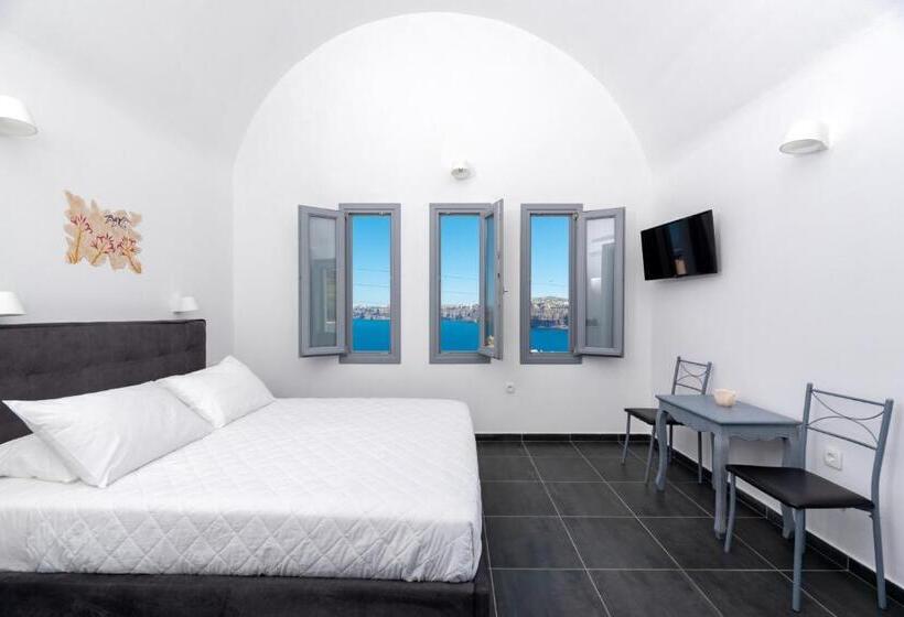 اتاق لوکس با بالکن و چشم‌انداز دریا, Pancratium Villas & Suites