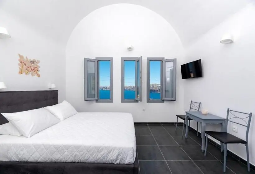 اتاق لوکس با بالکن و چشم‌انداز دریا, Pancratium Villas & Suites