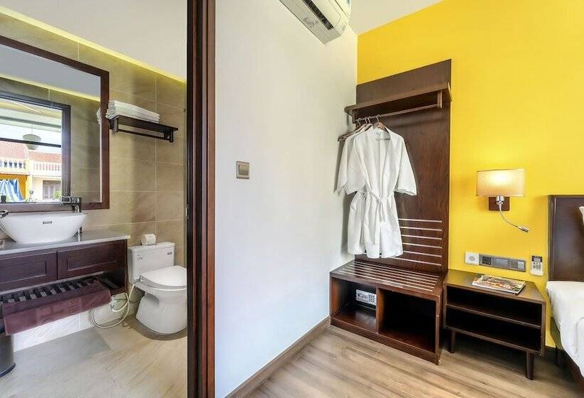 اتاق استاندارد با چشمانداز استخر, Villa Soleil Hoi An