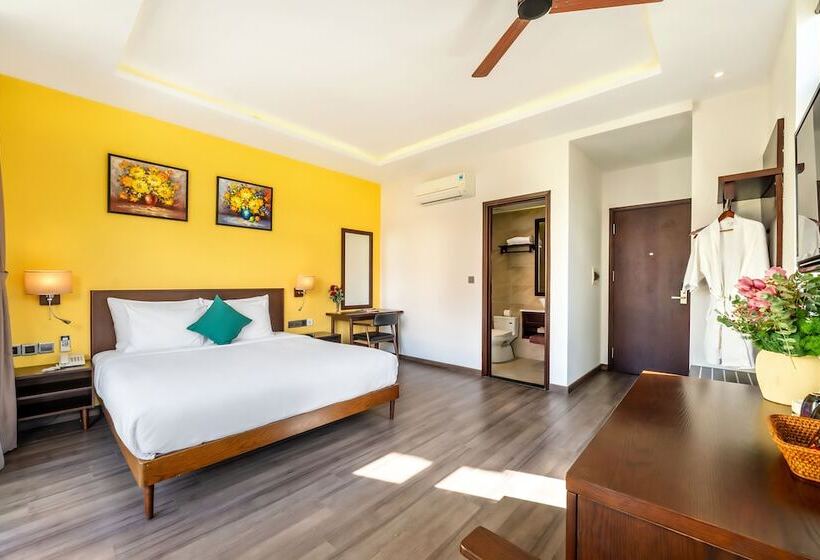 اتاق استاندارد با چشمانداز استخر, Villa Soleil Hoi An