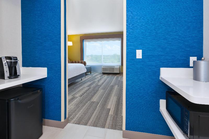 غرفة قياسية سرير كينج لذوى الإحتياجات الخاصة, Holiday Inn Express & Suites   Grand Rapids Airport   South, An Ihg