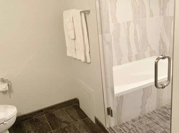سوییت, Redac Gateway Hotel Torrance