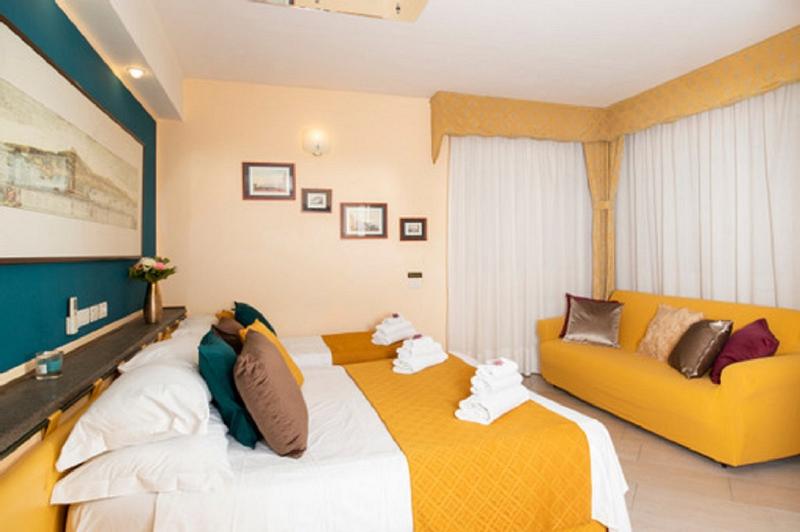 جناح إدارى, Redac Gateway Hotel Torrance