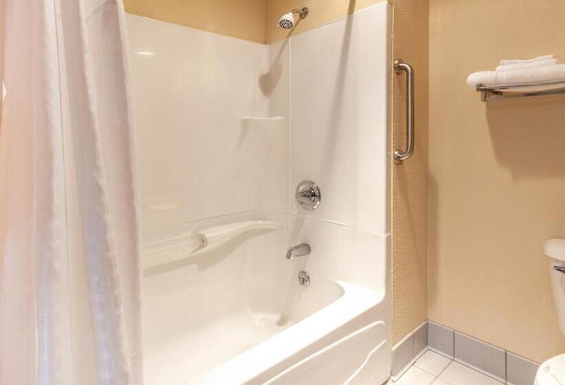 غرفة قياسية سرير كينج, Super 8 By Wyndham Berlin Wi