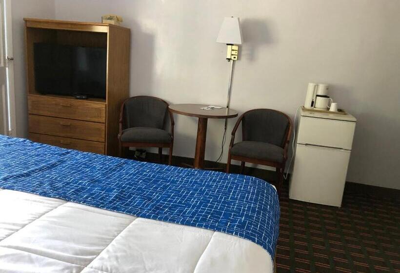 غرفة قياسية سرير كينج, Travelodge By Wyndham Cape Cod Area