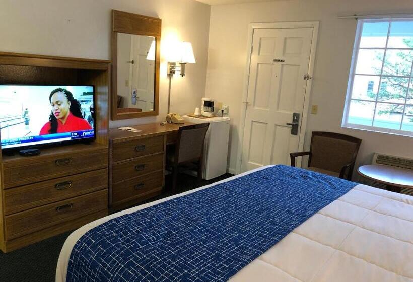 غرفة قياسية سرير كينج, Travelodge By Wyndham Cape Cod Area