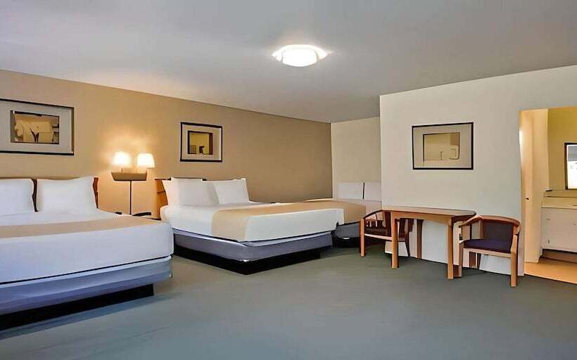 带2个双人床的标准工作室, Econo Lodge