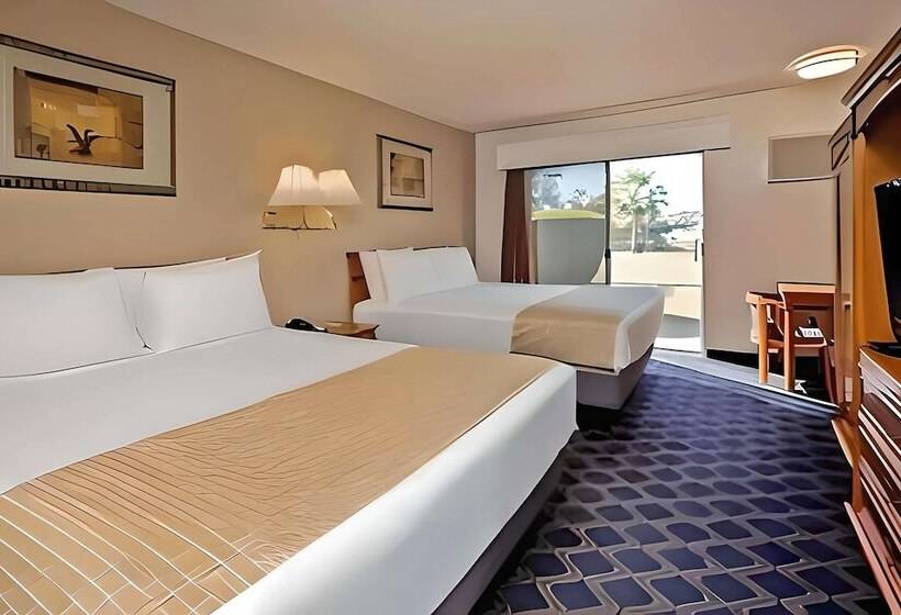 带2个双人床的标准工作室, Econo Lodge