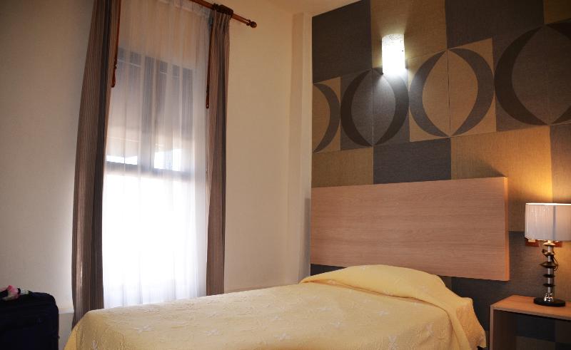 带大床的标准间, Thunderbird Motel Hillsboro