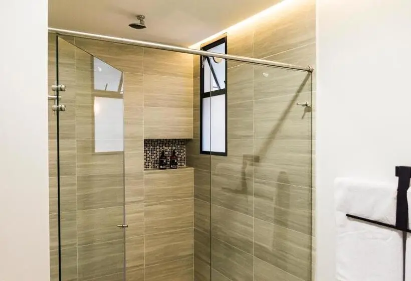 اتاق استاندارد سه نفره, Kapital Suites
