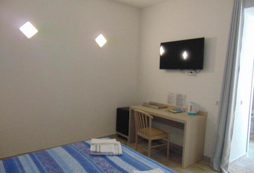 스탠다드 룸 킹사이즈 침대, Mio & Tuyo