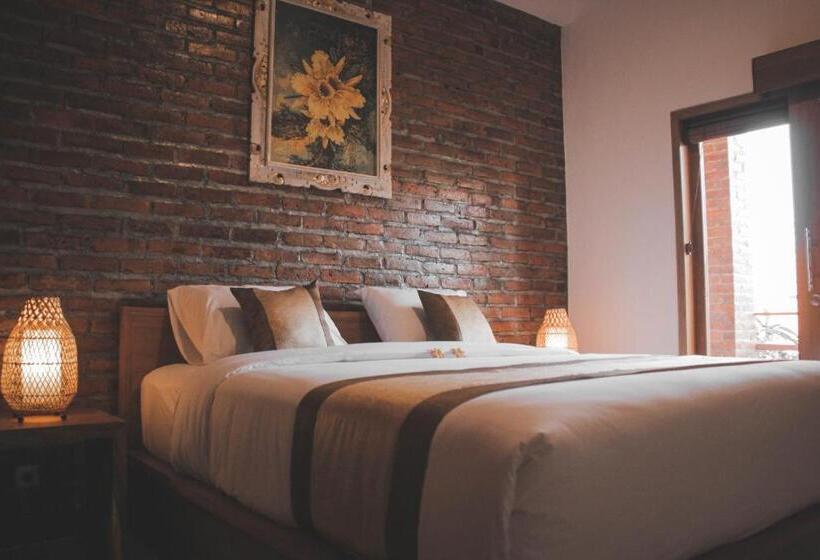 חדר דחוקס עם מיטת קינג, Govardan Home Stay