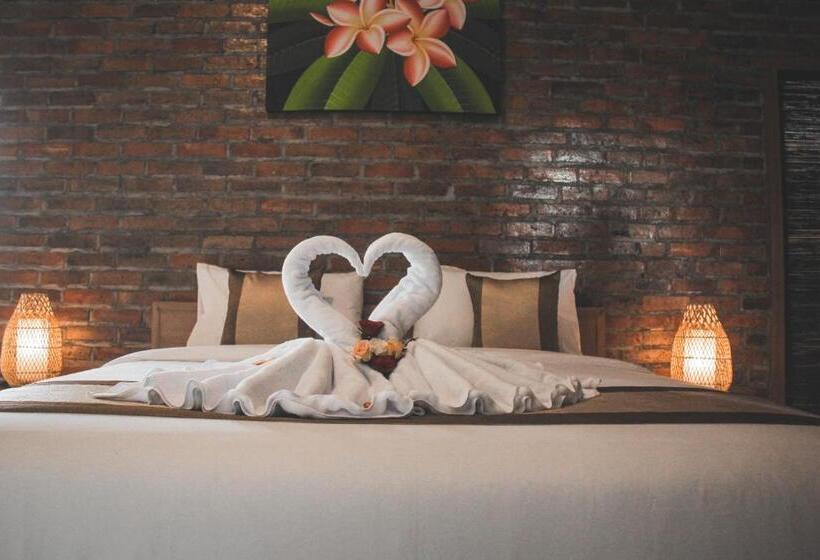 חדר דחוקס עם מיטת קינג, Govardan Home Stay