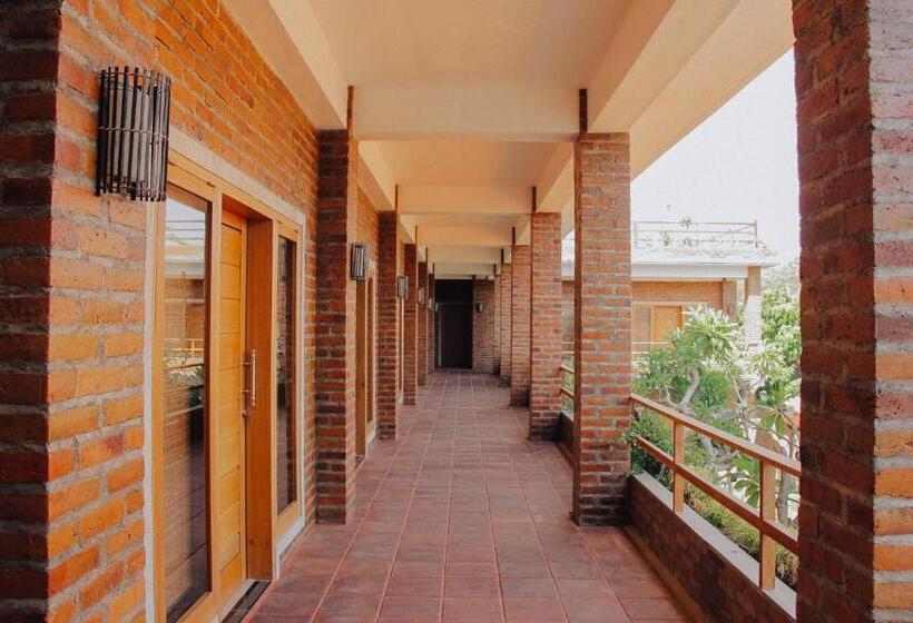 חדר דחוקס עם מיטת קינג, Govardan Home Stay