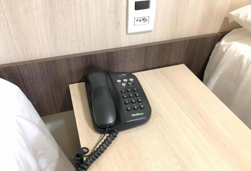 디럭스 트리플 룸, Palace Hotel Guaíra