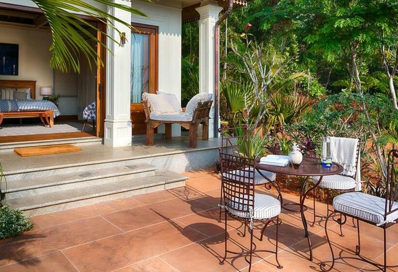 سوییت جونیور با چشمانداز دریا, Kahani Paradise