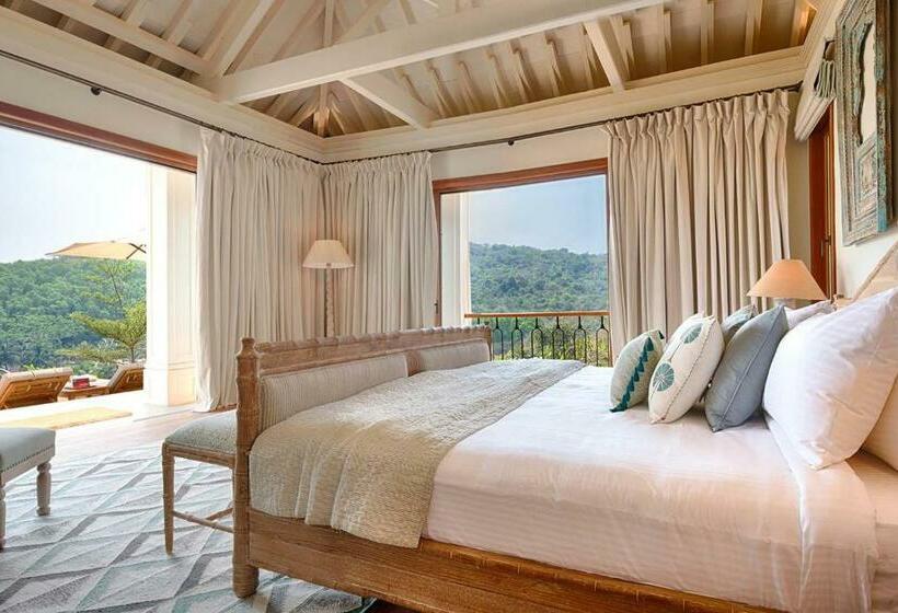 سوییت جونیور با چشمانداز دریا, Kahani Paradise