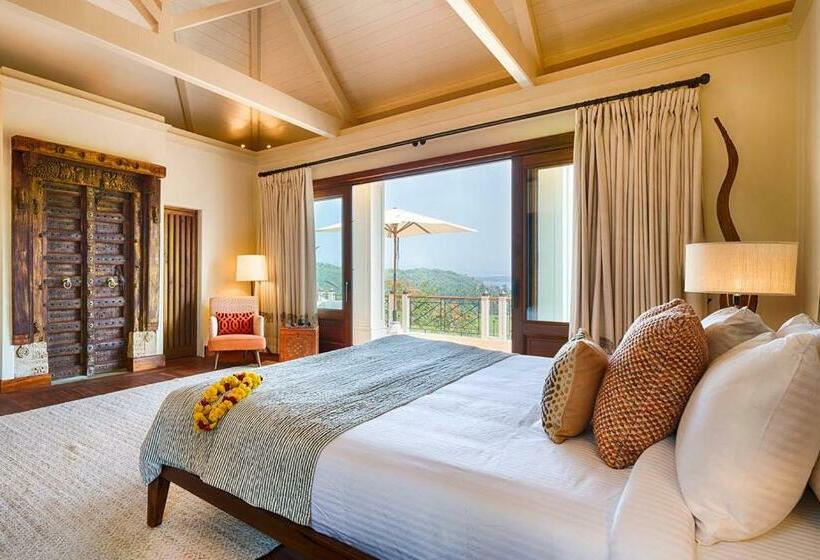 سوییت جونیور با چشمانداز دریا, Kahani Paradise