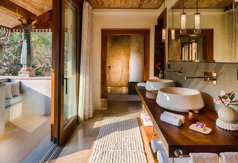 سوئیت با تخت بزرگ, Kahani Paradise