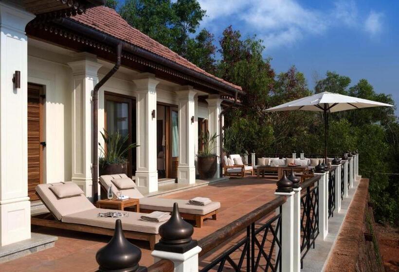 سوییت با چشمانداز دریا, Kahani Paradise