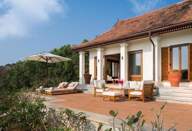 سوییت جونیور با چشمانداز دریا, Kahani Paradise