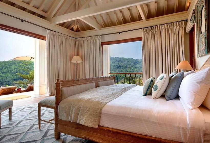 سوییت جونیور با چشمانداز دریا, Kahani Paradise