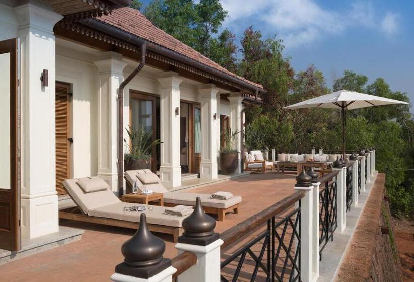 سوییت جونیور با چشمانداز دریا, Kahani Paradise