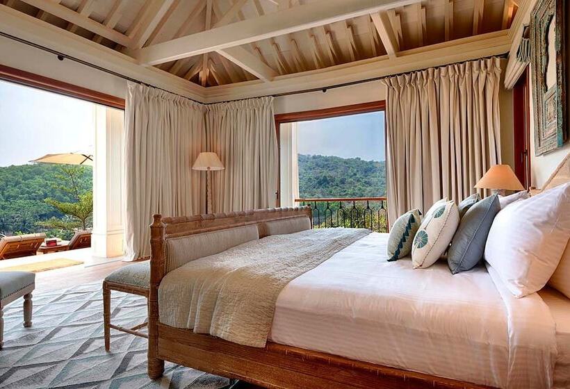 سوییت جونیور با چشمانداز دریا, Kahani Paradise