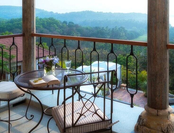 سوییت با چشمانداز دریا, Kahani Paradise