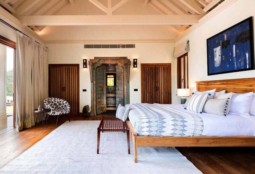 سوییت جونیور با چشمانداز دریا, Kahani Paradise