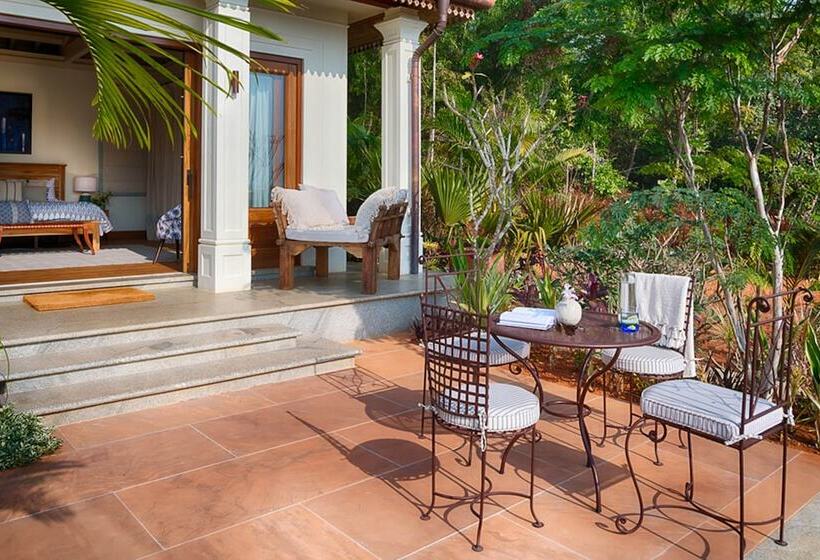 سوییت جونیور با چشمانداز دریا, Kahani Paradise