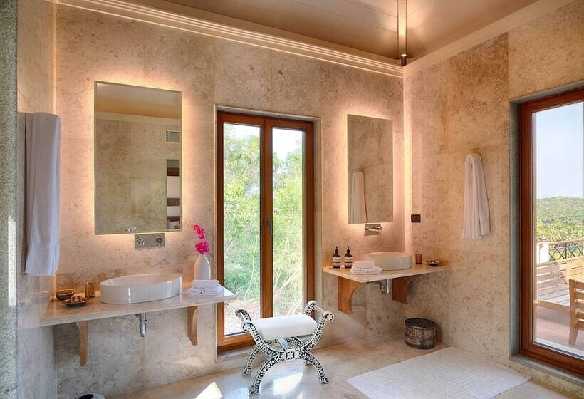 سوییت جونیور با چشمانداز دریا, Kahani Paradise